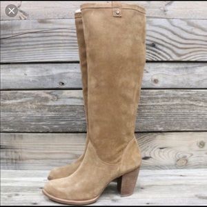 Ugg Ava Sheepskin Suede Heeled Boot - Chestnut